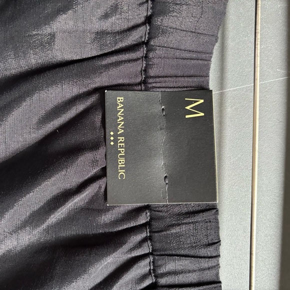 Banana Republic silky black skirt - Picture 4 of 9